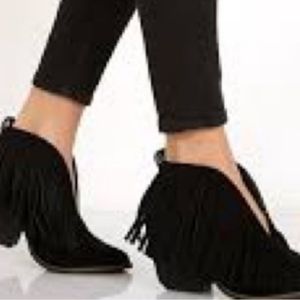 Coconuts by Matisse Fringe Bkack Bootie Heel Sz. 9